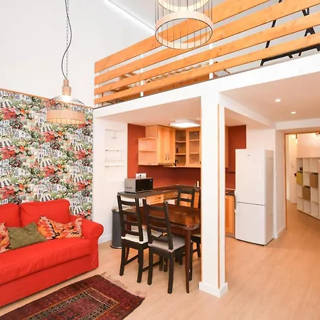 Comfortable On The Boulevard For 4 People